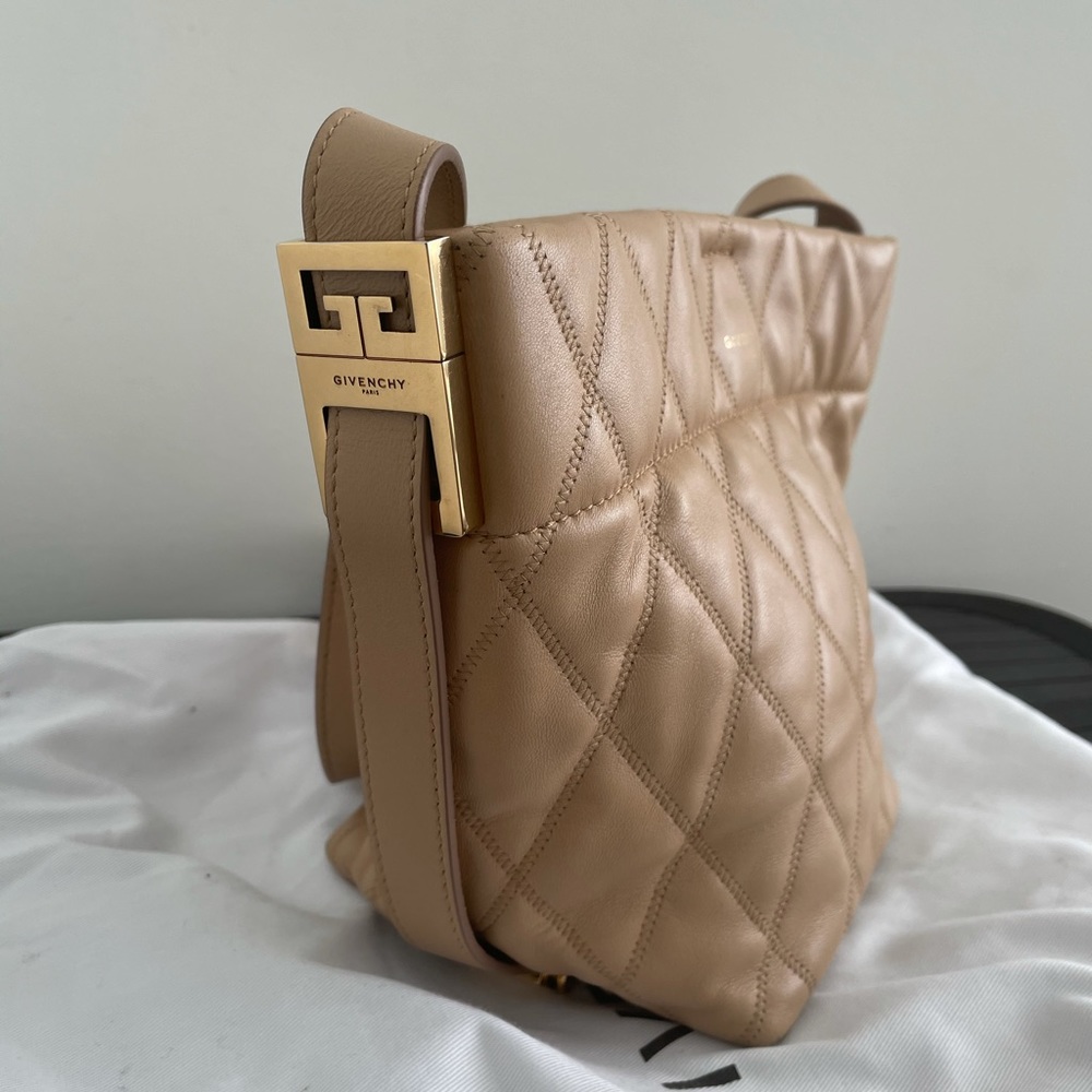 Givenchy GV3 Leather Bucket Bag - Beige